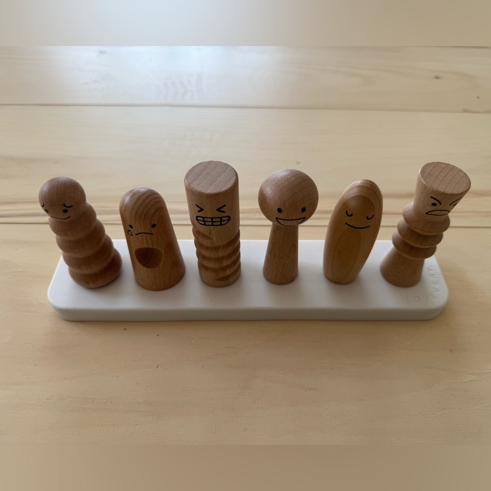 Lovevery Emotions Peg Dolls